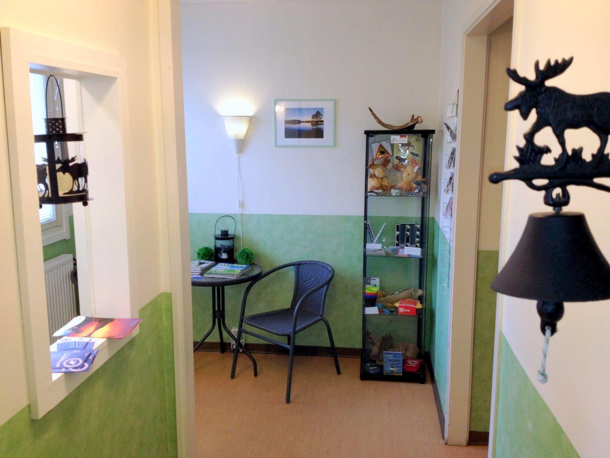 Haellefors Vandrarhem-Hostel & Kanotcenter Bagian luar foto