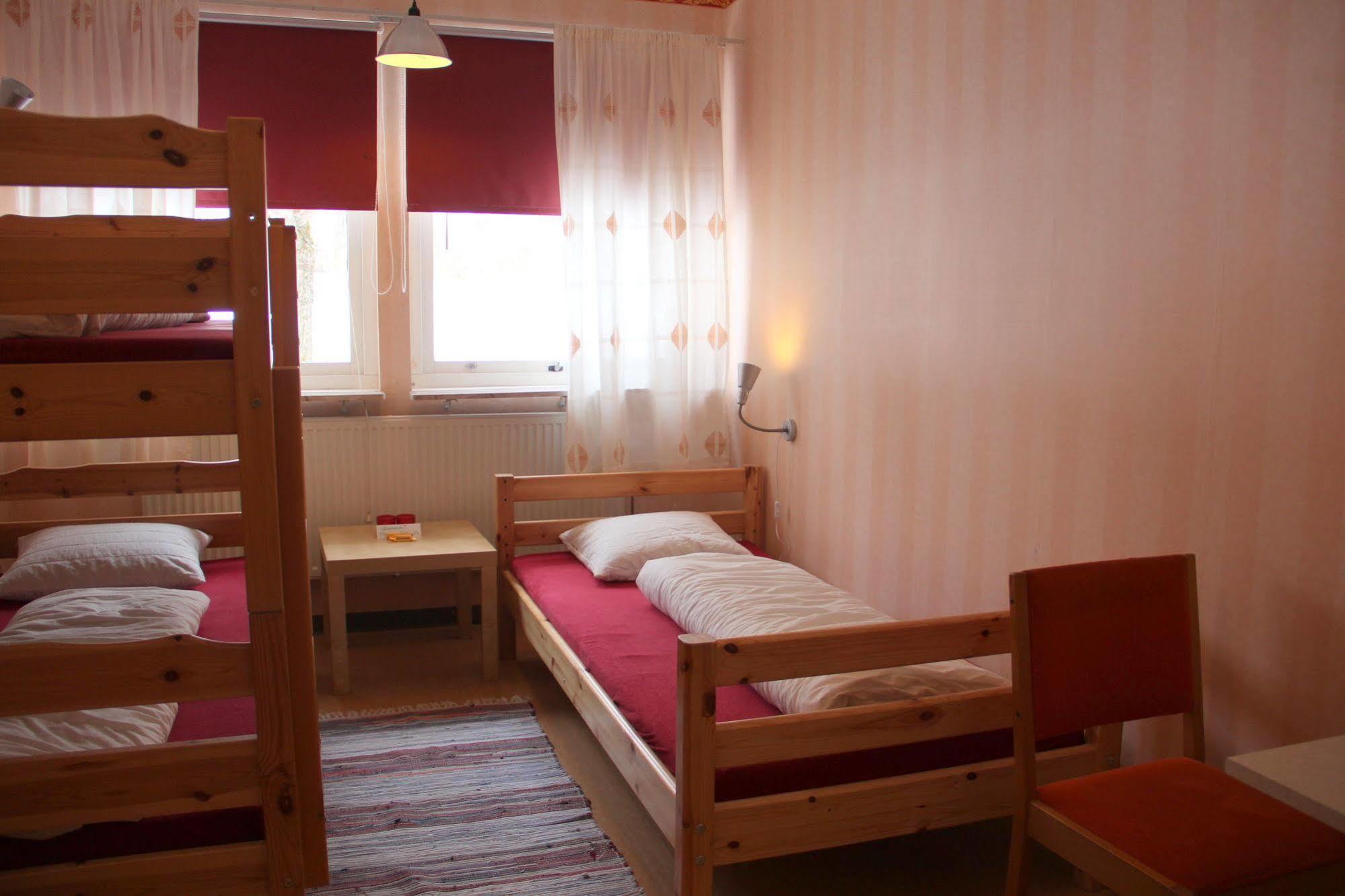 Haellefors Vandrarhem-Hostel & Kanotcenter Bagian luar foto