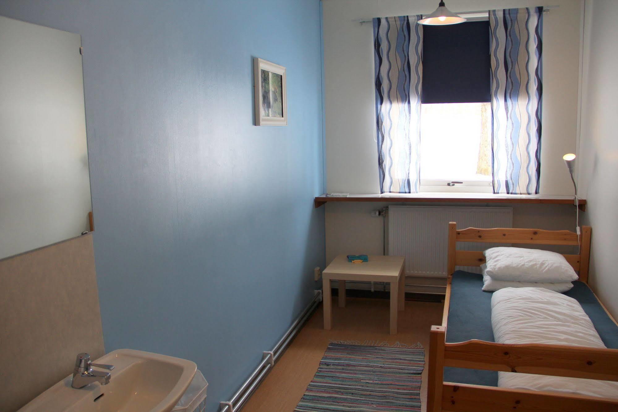 Haellefors Vandrarhem-Hostel & Kanotcenter Bagian luar foto