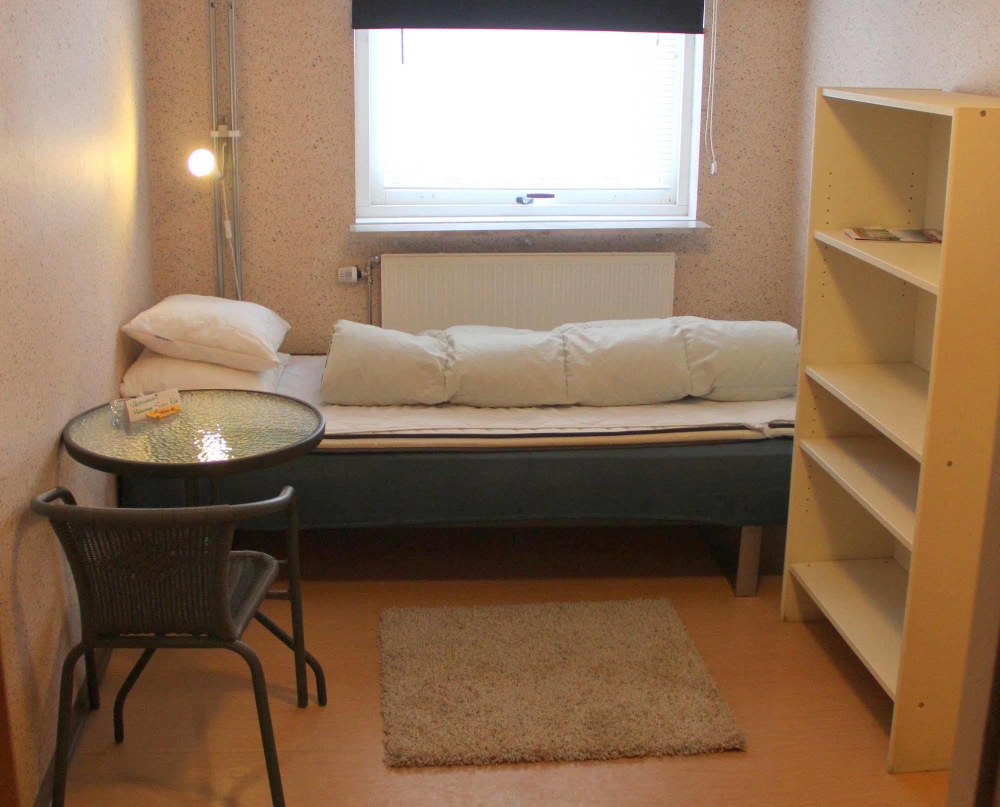 Haellefors Vandrarhem-Hostel & Kanotcenter Bagian luar foto
