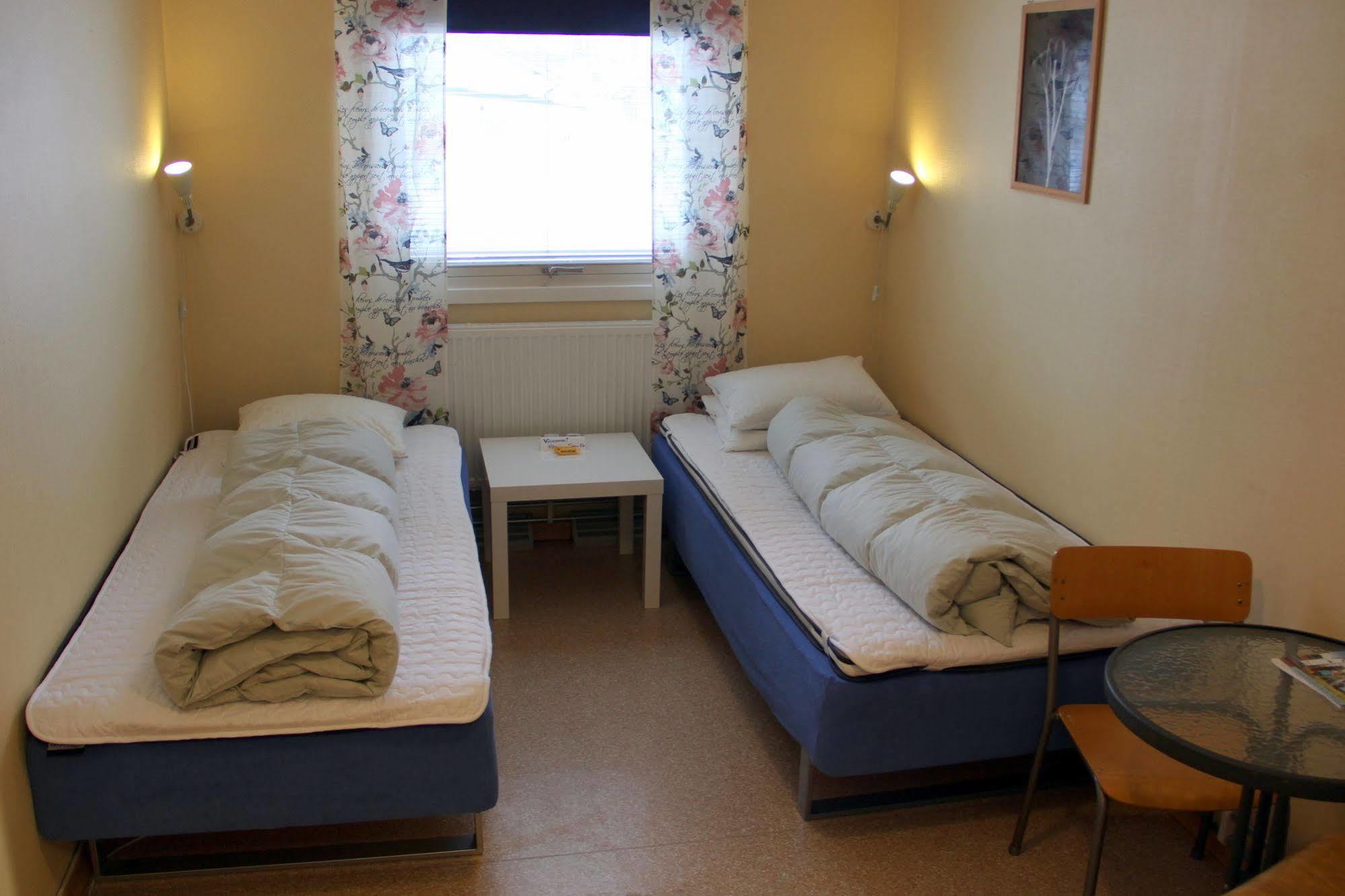 Haellefors Vandrarhem-Hostel & Kanotcenter Bagian luar foto